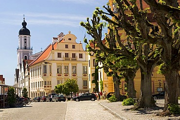 Karls square with the Virgins fountain and the houses of Amalien road, Catholic Church St. Peter, City of Neuburg at the river Donau founded as maintown of principality Pfalz-Neuburg 1505, Bavaria, Germany, BRD, Europe