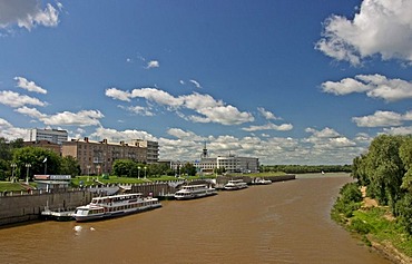 The River Omka flows here in the River Irtisch, Sightseeing ships at the Quay, Omsk at the Rivers of Irtisch and Omka, Omsk, Sibiria, Russia, GUS, Europe,