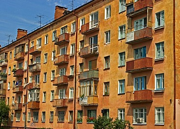 Older Block of flats at the River Irtisch, Omsk at the Rivers of Irtisch and Omka, Omsk, Sibiria, Russia, GUS, Europe,