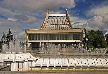 Music and Ballet Theatre with fountains, Omsk at the Rivers of Irtisch and Omka, Omsk, Sibiria, Russia, GUS, Europe,