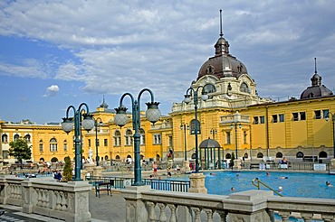 Szechenyi Open air bath in neobaroque Building Style, Swimming pool with people and visitors, Budapest, Hungary, Southeast Europe, Europe,