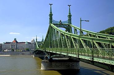 Liberty Bridge, in the background Gellert Hotel, Budapest, Hungary, Southeast Europe, Europe,