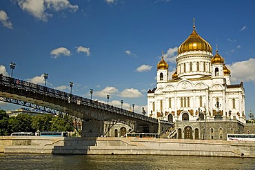 The river Moscva with the Bridge to Christ the Savior Cathedral, Moscow, Russia, East Europe, Europe