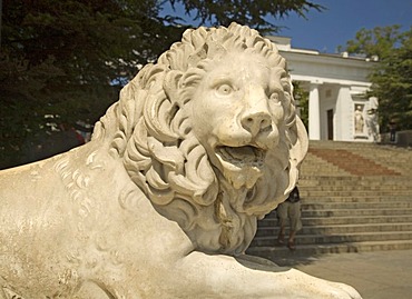 Grafs Promenade with Column Entrance and white Marble Lion, Sevastopol, Crimea, Ukraine, South-Easteurope, Europe,