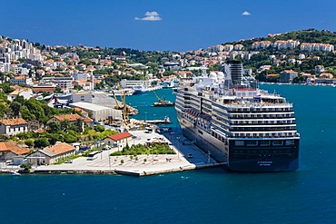 Ship in Dubrovnik harbour, Ragusa, Dubrovnik-Neretva, Dalmatia, Croatia, Europe