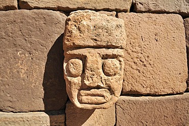 Stone head in Tihuanaku, UNESCO World Heritage Site, La Paz, Bolivia, South America