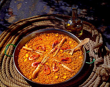 Noodles in the paella-pan. Typical meal of the Albuferra / Valencia