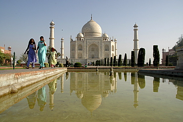 Taj Mahal in the morning light, Agra, India