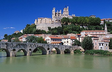 St. Nazaire Cathedral at river Orb in Beziers, Languedoc-Roussillon, France