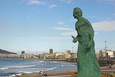 Monument of Alfredo Kraus, by artist Victor Ochoa, and the beach Playa de las Canteras, Las Palmas, Gran Canaria island, Spain, Europe