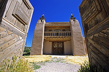 Church of San Jose de Gracia in Trampas at the High Road between Santa Fe and Taos, New Mexico, USA, America