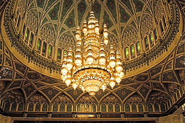 Chandelier made in Germany, Sultan Qaboos Mosque, Muscat, Sultanate of Oman, largest chandelier in the world, weight 8.5 tons, made of more than a million Swarovski crystals, 14 m long, 8 m wide, Oman