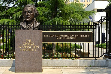 Bust of George Washington at the entrance to the medical centre of the George Washington University, Washington, D.C., USA