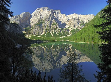 Pragser Wildsee Lago di Braies, Seekofel Croda di Brecco, Pustertal, South Tyrol, Italy