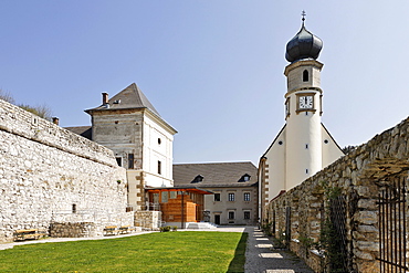 Part of the church and castle complex showing the cemetery and parish church in Neuhaus, Triestingtal (Triesting Valley), Lower Austria, Austria, Europe