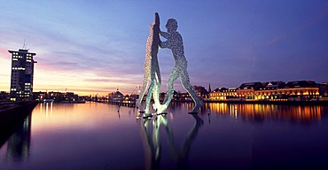 "Molecule Man", panorama from Treptow to the Osthafen, Berlin, Germany