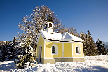 Chapel in a winter landscape, Klais near Mittenwald, Upper Bavaria, Germany, Europe