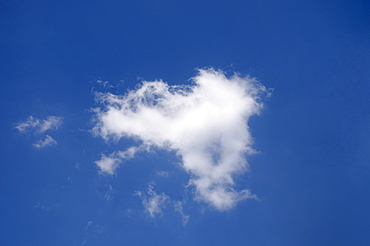 Cumulus cloud dispersing in the blue sky