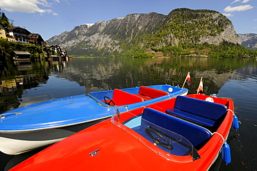 Hallstaettersee Lake near Hallstatt, Salzkammergut, Upper Austria, Europe