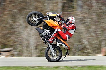 KTM Super Duke, Wheelie