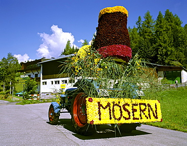 Parade float made of flowers, participant from Moesern, flower parade in Seefeld, Tirol, Austria