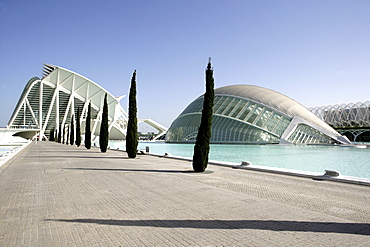 ESP, Spain, Valencia : Ciudad de las Artes Y de las Ciencias, City of arts and sciences. L'Hemisferic und Museo de las Ciencias Principe Filipe