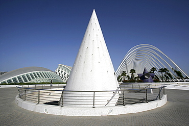 ESP, Spain, Valencia : Ciudad de las Artes Y de las Ciencias, City of arts and sciences. L'Hemisferic, Museo de las Ciencias Principe Filipe and L'Umbracle