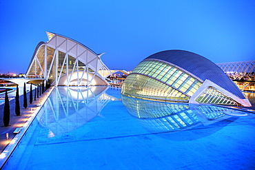 ESP, Spain, Valencia : Ciudad de las Artes Y de las Ciencias, City of arts and sciences. L'Hemisferic and Museo de las Ciencias Principe Filipe