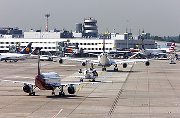 Lufthansa Airbus A340, one of three large-capacity aircraft stationed in Duesseldorf since May 2008 for connections to Canada and the USA, Duesseldorf International Airport, Duesseldorf, North Rhine-Westphalia, Germany, Europe