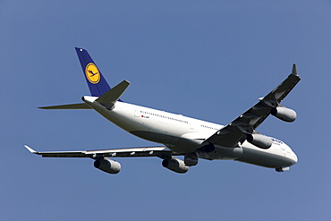 Lufthansa Airbus A340, one of three large-capacity aircraft stationed in Duesseldorf since May 2008 for connections to Canada and the USA, Duesseldorf International Airport, Duesseldorf, North Rhine-Westphalia, Germany, Europe