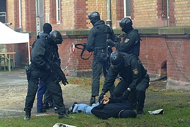 DEU, Germany: Police SWAT Team, for arresting armed and dangerous criminals. They are specialists for rescuing hostages. They have special weapons and equipment.