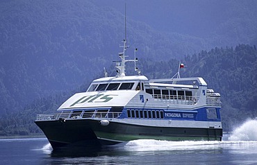 CHL, Chile, Patagonia: the "Patagonia Connection", the catamaran "Patagonia Express".