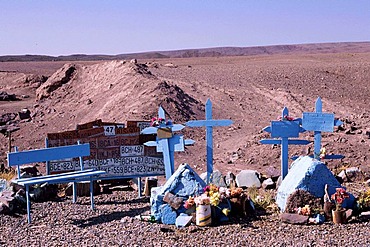 CHL, Chile, Atacama Desert: memorial place for victims of traffic accidents in the desert.