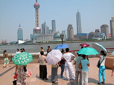 CHN, China, Shanghai: Shanghai's skyline belongs to the world's most modern, with new skyscrapers being built every week.