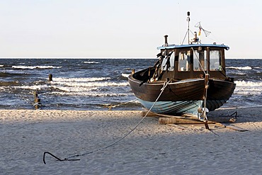 Old fishing cutter on the beach, Bansin resort, Usedom Island, Baltic Sea, Mecklenburg-Western Pomerania, Germany, Europe