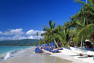 Deck chairs on Chaweng Beach, Ko Samui, Thailand, Southeast Asia