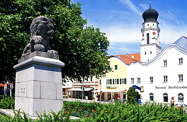 Lion statue on Stadtplatz Square, Bad Griesbach, Lower Bavaria, Germany, Europe