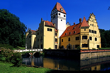 Moated castle, municipality of Schoenau, Lower Bavaria, Germany, Europe