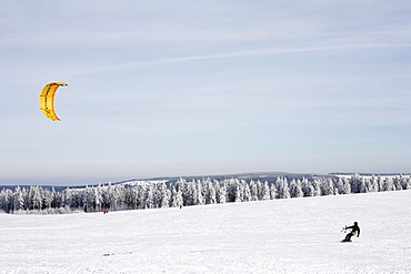 Snowkiting, kiteskiing, Mt. Wasserkruppe, Rhoen Mountains, Hesse, Germany, Europe