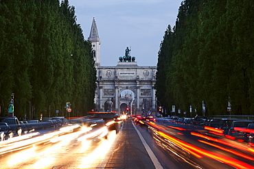 Siegestor, Victory Gate, with light trails from traffic in Leopoldstrasse Street, Munich, Upper Bavaria, Germany, Europe