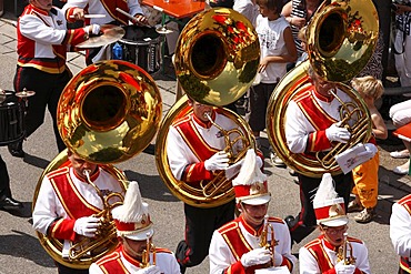 Historical parade, men playing the sousaphone, 1. German marching band the Sound of Frankfurt, Rakoczi Festival, Bad Kissingen, Rhoen, Lower Franconia, Bavaria, Germany, Europe