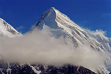 The mountain range Central Tian Shan is located in Kazakhstan