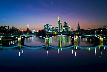 Ignatz Bubis Bridge and the Frankfurt skyline, Frankfurt, Hesse, Germany, Europe