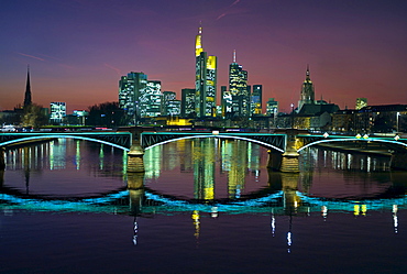 Ignatz Bubis Bridge and the Frankfurt skyline, Frankfurt, Hesse, Germany, Europe