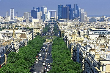 Paris, look of the triumphal arch about the Avenue de la grandee army to La Defense