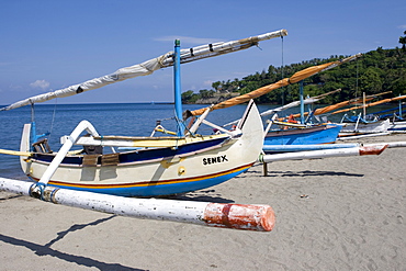 Local fishing boats, outrigger canoes on Sengiggi Beach, Lombok Island, Lesser Sunda Islands, Indonesia