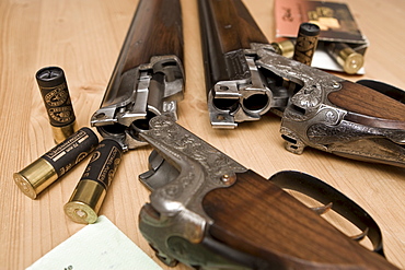 Two hunting weapons, shotguns, long guns with engraving, shooting license and gun ownership license