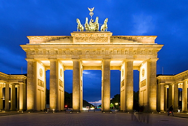 Brandenburger Tor (Brandenburg Gate) in the evening, Berlin, Germany