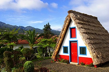 Casa de Colmo in Santana - Traditional Madeira styled thatched house - Madeira