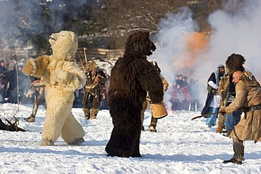 Carnival tradition Telfer Schleicherlaufen capturing bears - Telfs Tyrol Austria